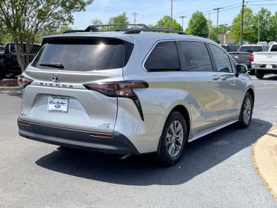 2023 Toyota Sienna XLE - Photo 7