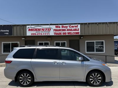 2018 Toyota Sienna - Photo 2