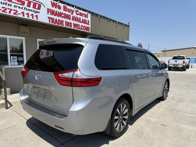 2018 Toyota Sienna - Photo 3