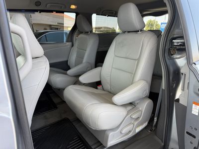 2018 Toyota Sienna - Photo 14