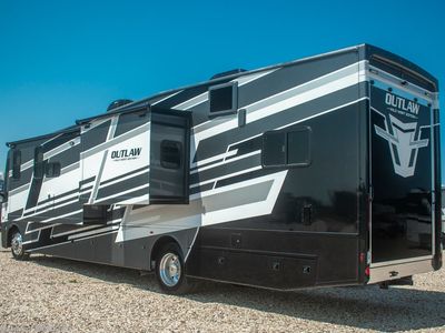 2026 Thor Motor Coach Outlaw Wild West Edition - Photo 2