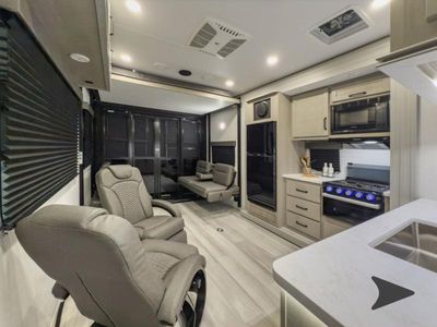 2026 Grand Design Momentum G-Class - Photo 9