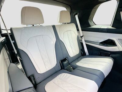 2026 BMW X7 — photo 23 view