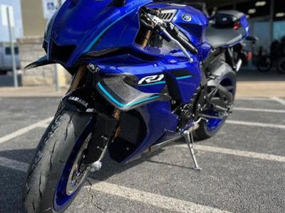 2026 Yamaha YZF-R1 - Photo 2