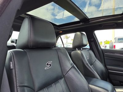 2023 Chrysler 300 — photo 11 view