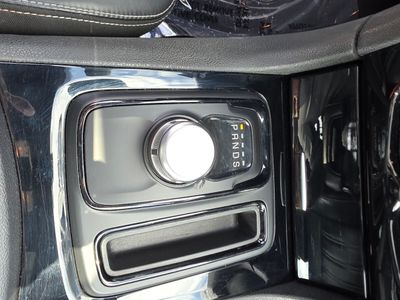 2023 Chrysler 300 — photo 25 view