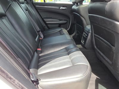 2023 Chrysler 300 — photo 13 view
