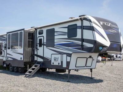 2018 Keystone Fuzion 417 — front three-quarter view