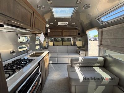 2026 Airstream Classic - Photo 5