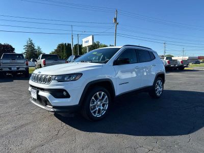 2024 Jeep Compass Latitude Lux FWD in White — front three-quarter view