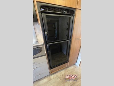 2018 Winnebago Navion - Photo 14