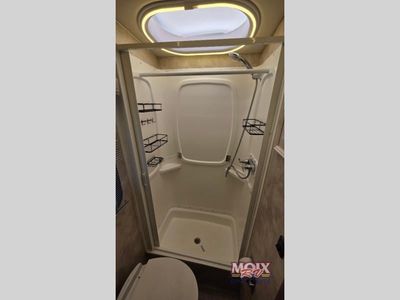 2018 Winnebago Navion - Photo 23
