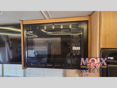 2018 Winnebago Navion - Photo 12