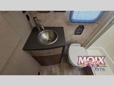 2018 Winnebago Navion - Photo 22