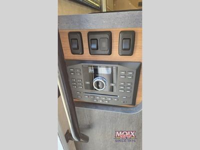2018 Winnebago Navion - Photo 20