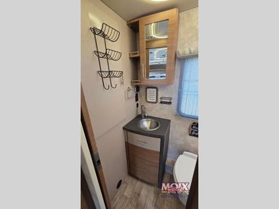 2018 Winnebago Navion - Photo 21