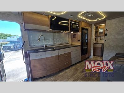 2018 Winnebago Navion - Photo 8