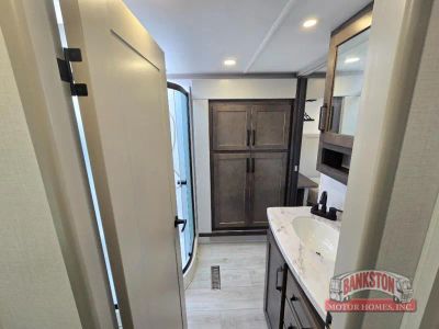 2026 Montana High Country 295RL - Photo 24