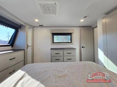 2026 Montana High Country 295RL - Photo 31