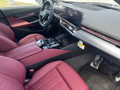2027 BMW 5 Series — photo 15 view