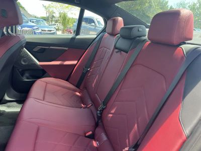 2027 BMW 5 Series — photo 19 view