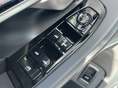2027 BMW 5 Series — photo 22 view