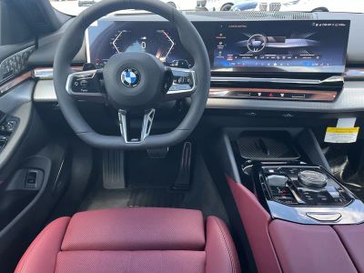 2027 BMW 5 Series — photo 17 view