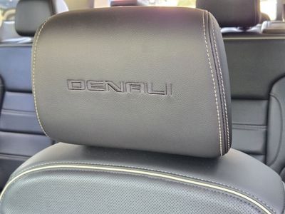 2022 GMC Acadia - Photo 17