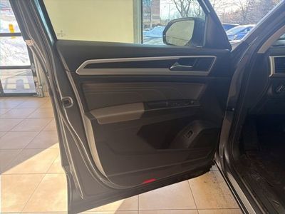 2022 Volkswagen Atlas 2.0T SE W/Technology - Photo 12