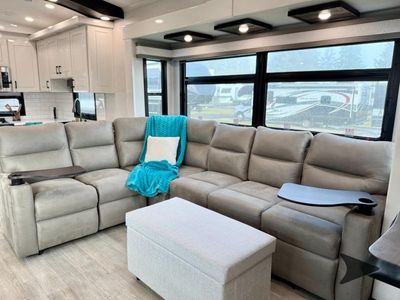 2026 Jayco Pinnacle - Photo 9