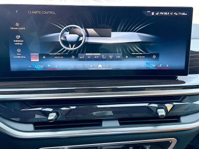 2027 BMW X7 — photo 37 view