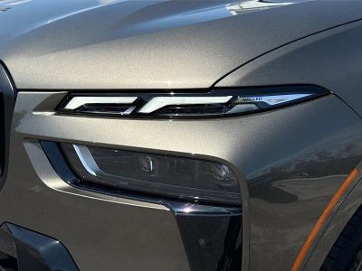 2027 BMW X7 — photo 9 view