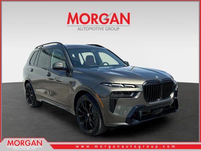 2027 BMW X7 xDrive40i in Manhattan Green Metallic — front three-quarter view