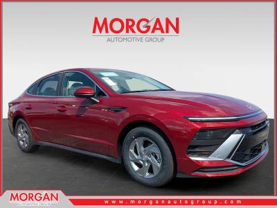 2025 Hyundai SONATA SE in Ultimate red — front three-quarter view