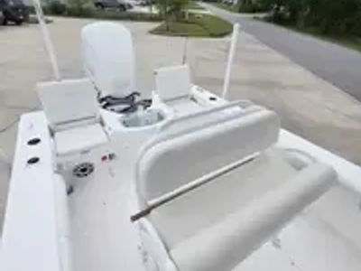 2021 Everglades 243 CC - Photo 10