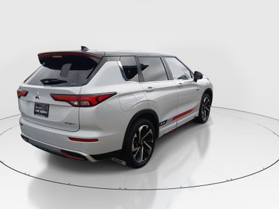 2024 Mitsubishi Outlander Plug-In Hybrid — photo 7 view