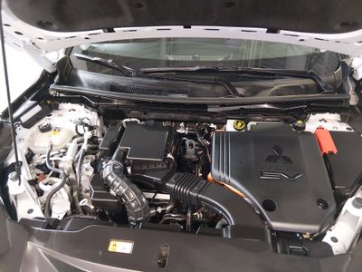 2024 Mitsubishi Outlander Plug-In Hybrid — photo 24 view