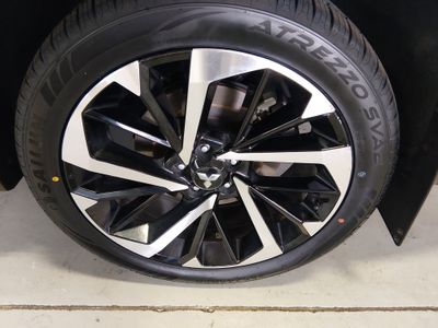 2024 Mitsubishi Outlander Plug-In Hybrid — photo 19 view