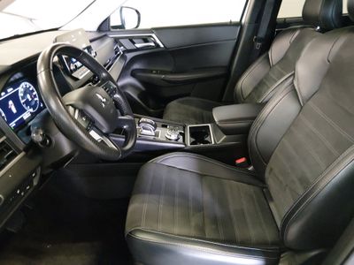 2024 Mitsubishi Outlander Plug-In Hybrid — photo 14 view