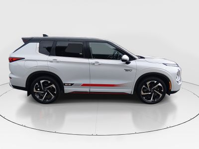 2024 Mitsubishi Outlander Plug-In Hybrid — photo 8 view