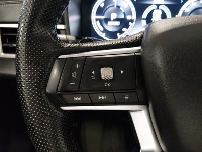 2024 Mitsubishi Outlander Plug-In Hybrid — photo 9 view