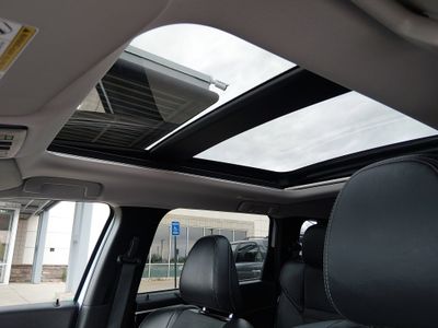 2024 Mitsubishi Outlander Plug-In Hybrid — photo 28 view