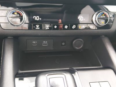 2024 Mitsubishi Outlander Plug-In Hybrid — photo 25 view