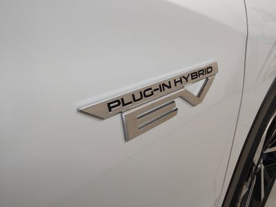 2024 Mitsubishi Outlander Plug-In Hybrid — photo 21 view