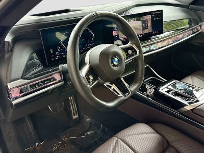 2025 BMW 7 Series — photo 9 view