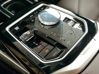 2025 BMW 7 Series — photo 17 view