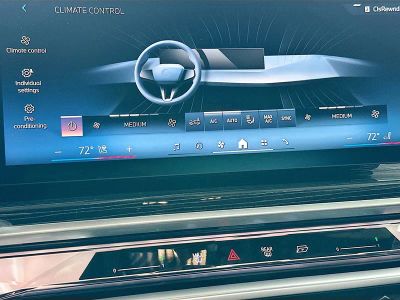 2025 BMW 7 Series — photo 16 view