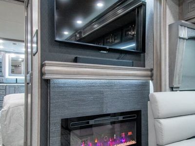 2026 Fleetwood Discovery LXE - Photo 13