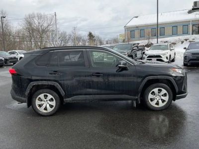 2019 Toyota RAV4 LE - Photo 3