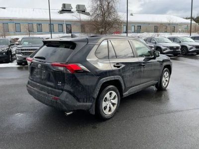 2019 Toyota RAV4 LE - Photo 4